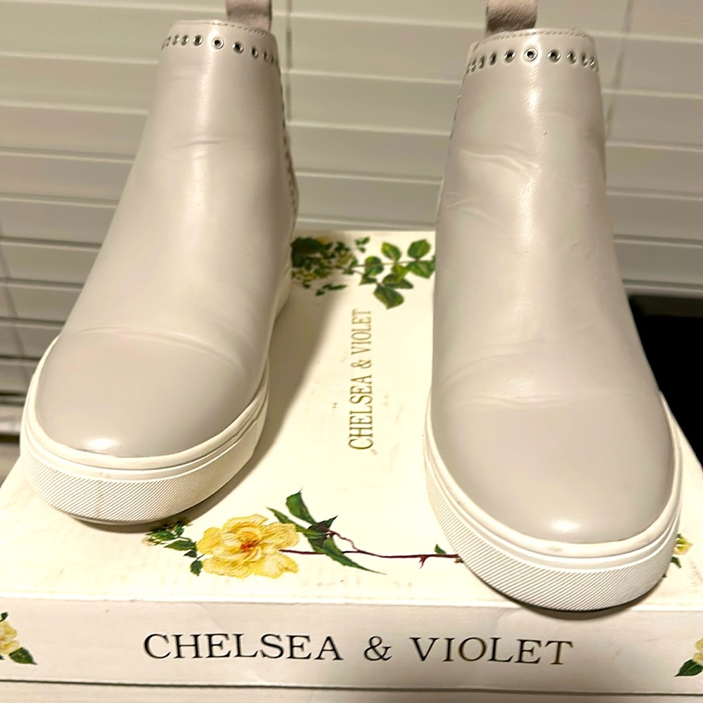 Chelsea and violet bootie